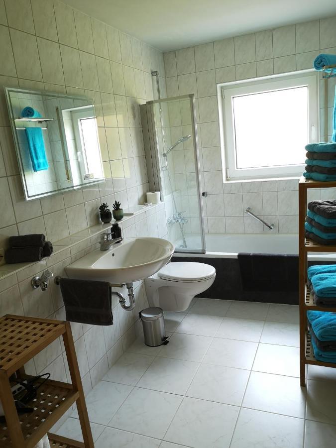 Familienfreundliche Ferienwohnung Mit Wohlfuehlbalkon Und Kostenlosem Parkplatz Nahe Messe Und Bodensee Meckenbeuren Ngoại thất bức ảnh